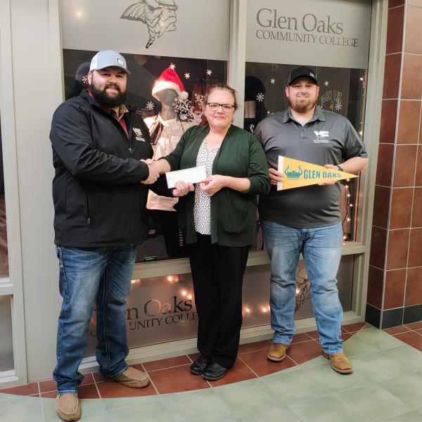 St. Joseph County Young Farmers donating to Glen Oaks Campus Cupboard